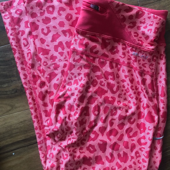 Nike Crop Leggings - Pink Leopard Print - Size S - Picture 2 of 6